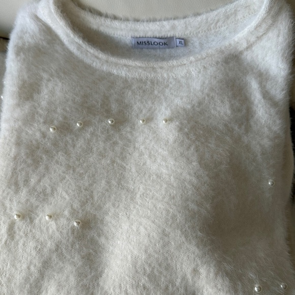 WHITE ROUND NECK SWEATER - Picture 1 of 5